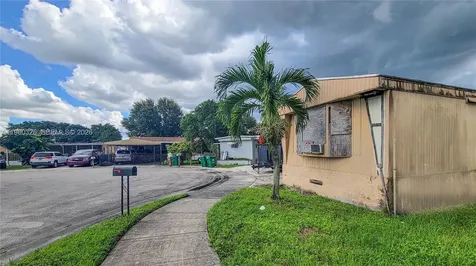 721 SW 134th Terrace Davie FL 33325