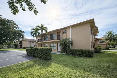 2530 W 67th Place Hialeah FL 33016