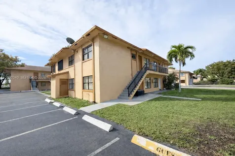 2530 W 67th Place Hialeah FL 33016