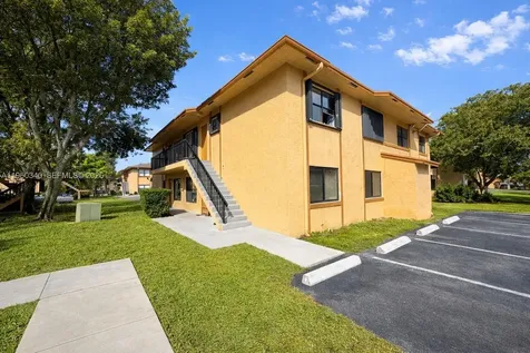 2530 W 67th Place Hialeah FL 33016