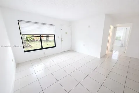 2530 W 67th Place Hialeah FL 33016
