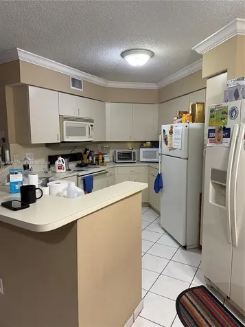 4677 NW 9th Street Miami FL 33126