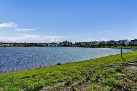 11135 W 32nd Lane Hialeah FL 33018