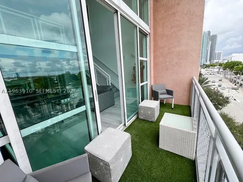 253 NE 2nd Street Miami FL 33132