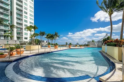 253 NE 2nd Street Miami FL 33132
