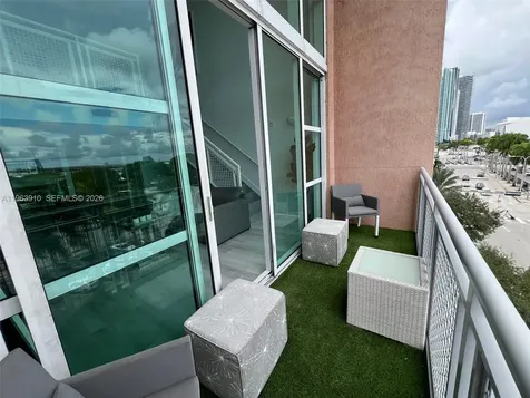 253 NE 2nd Street Miami FL 33132