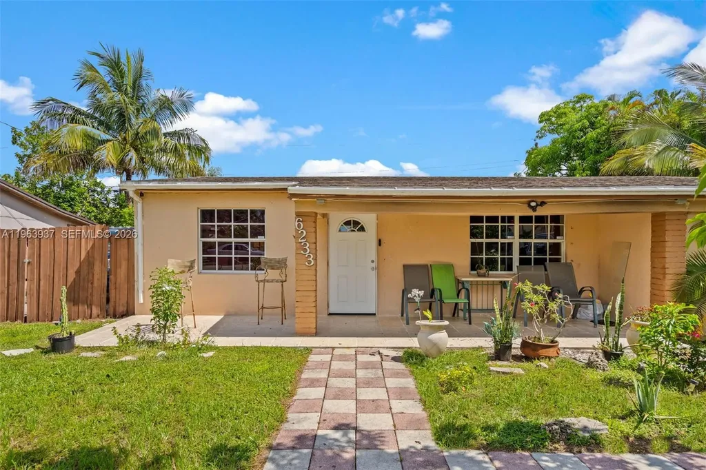 6233 Rodman Street Hollywood FL 33023
