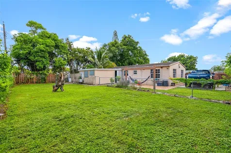 6233 Rodman Street Hollywood FL 33023