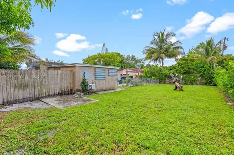 6233 Rodman Street Hollywood FL 33023