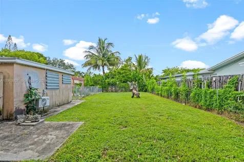 6233 Rodman Street Hollywood FL 33023
