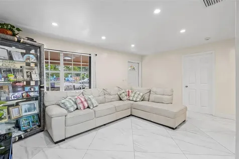 6233 Rodman Street Hollywood FL 33023