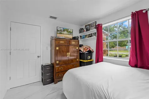 6233 Rodman Street Hollywood FL 33023