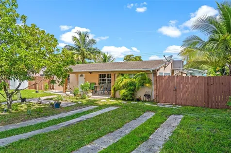 6233 Rodman Street Hollywood FL 33023