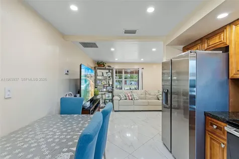 6233 Rodman Street Hollywood FL 33023
