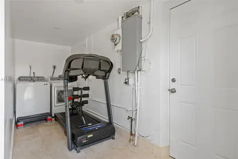 6233 Rodman Street Hollywood FL 33023