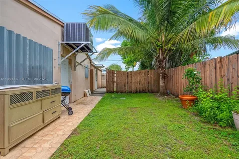 6233 Rodman Street Hollywood FL 33023