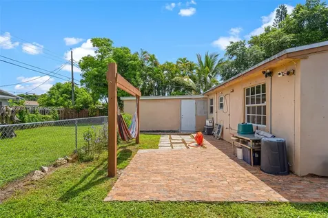 6233 Rodman Street Hollywood FL 33023