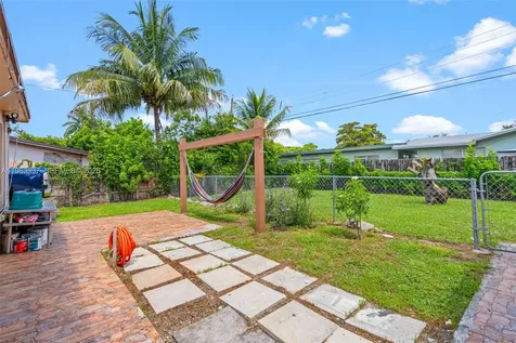 6233 Rodman Street Hollywood FL 33023