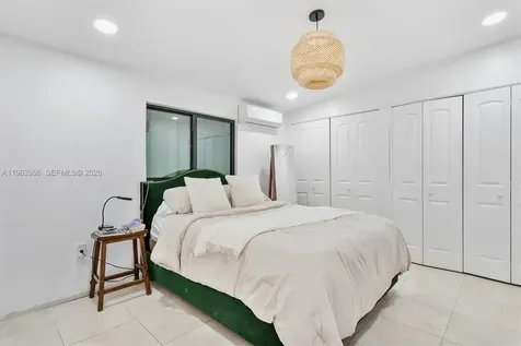 7810 NW 174th Terrace Hialeah FL 33015