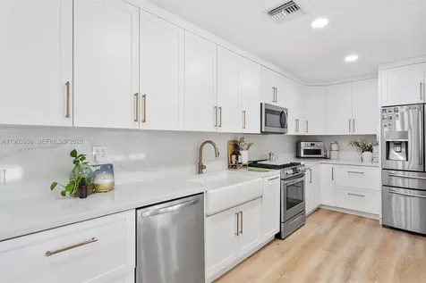 7810 NW 174th Terrace Hialeah FL 33015