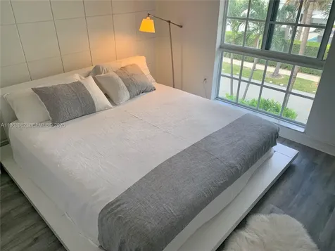 290 Sunrise Drive Key Biscayne FL 33149