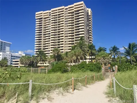 2555 Collins Avenue Miami Beach FL 33140