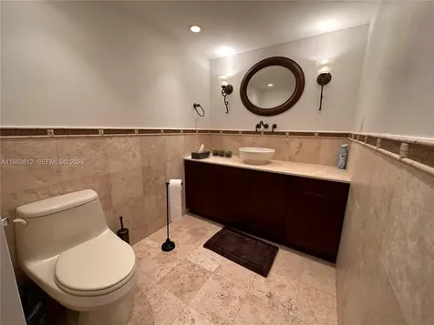 2555 Collins Avenue Miami Beach FL 33140