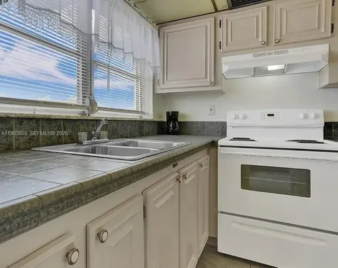 4047 NW 16 Lauderhill FL 33313