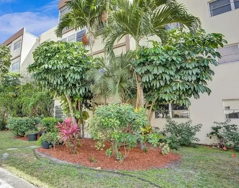 4047 NW 16 Lauderhill FL 33313