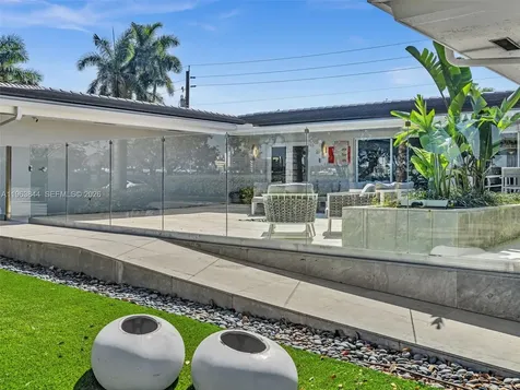 840 S Southlake Drive Hollywood FL 33019