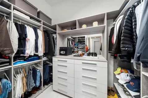 4100 Island Boulevard Aventura FL 33160