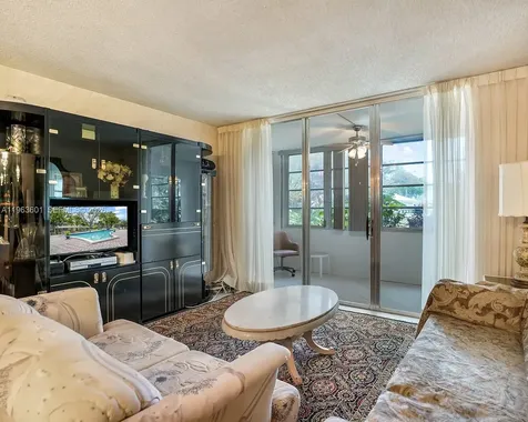 2900 NW 48th Terrace Lauderdale Lakes FL 33313
