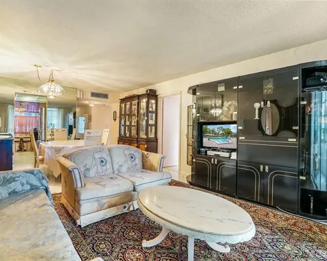 2900 NW 48th Terrace Lauderdale Lakes FL 33313