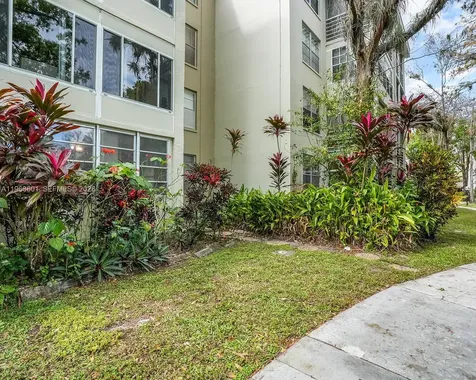 2900 NW 48th Terrace Lauderdale Lakes FL 33313