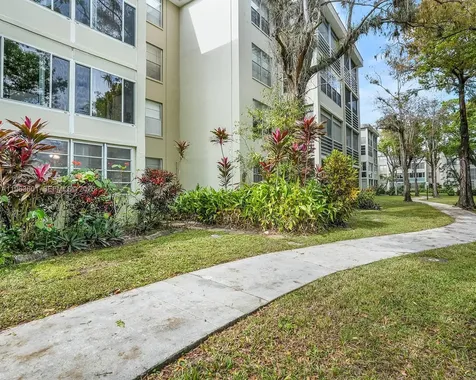 2900 NW 48th Terrace Lauderdale Lakes FL 33313