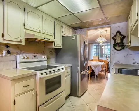 2900 NW 48th Terrace Lauderdale Lakes FL 33313