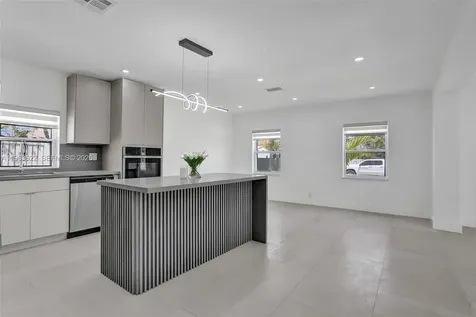 1010 N 16th Avenue Hollywood FL 33020