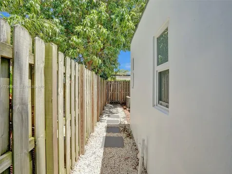 1713 NE 15th Avenue Fort Lauderdale FL 33305