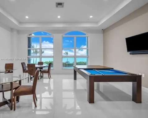 Hallandale Beach FL 33009