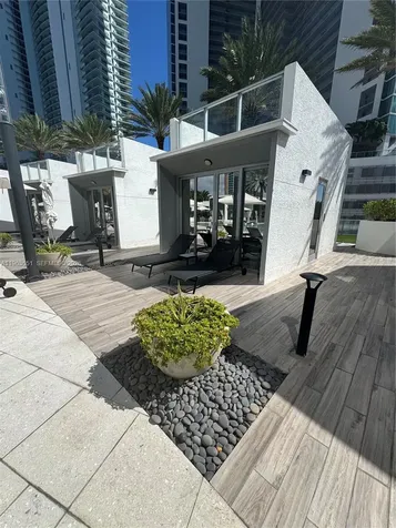 851 NE 1st Avenue Miami FL 33132