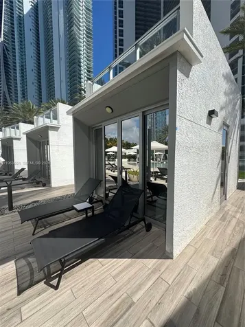 851 NE 1st Avenue Miami FL 33132