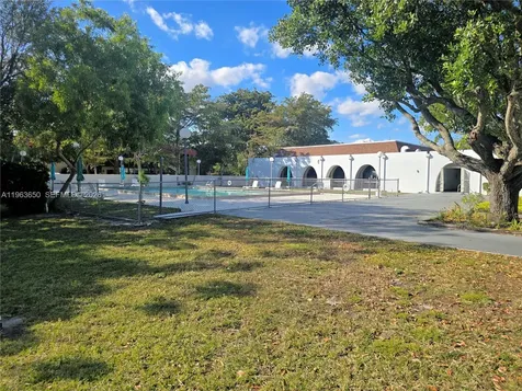 940 NE 199th Street Miami FL 33179