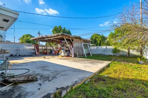 533 E 23rd Street Hialeah FL 33013