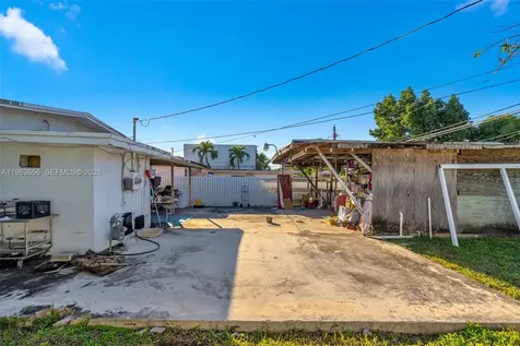 533 E 23rd Street Hialeah FL 33013