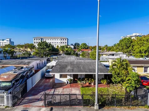 533 E 23rd Street Hialeah FL 33013