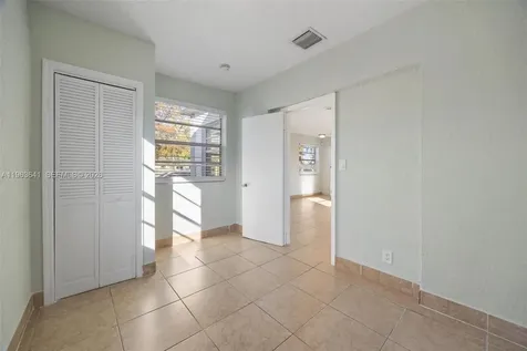 2525 N 23rd Avenue Hollywood FL 33020