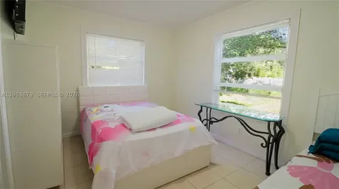 228 SW 8th Street Dania Beach FL 33004