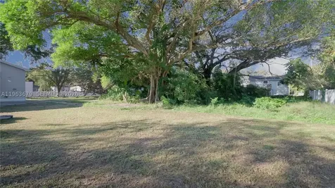 228 SW 8th Street Dania Beach FL 33004
