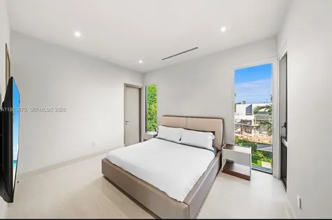 19701 NE 21st Court Miami FL 33179