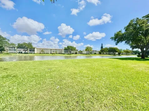 82 Dorset B Boca Raton FL 33434